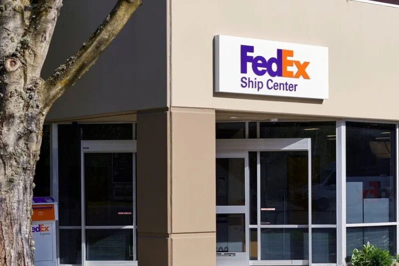 FedEx’s Robot Playbook: Rent the Arms, Own the Network