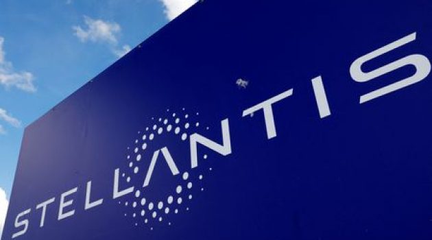 Stellantis' Tavares sees chip supply still very short this year