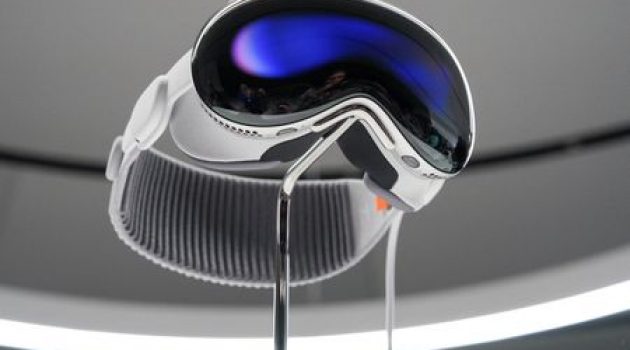 Apple scales back Vision Pro production plans on design challenges - FT